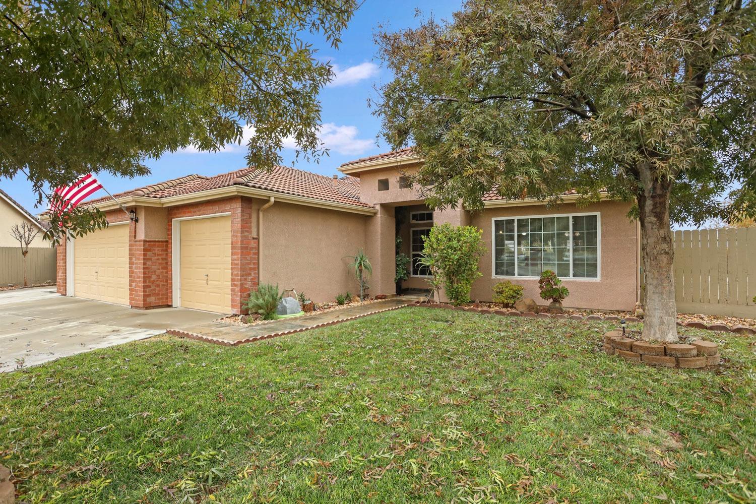 Detail Gallery Image 1 of 43 For 759 Blanc De Noir Ct, Los Banos,  CA 93635 - 4 Beds | 2 Baths