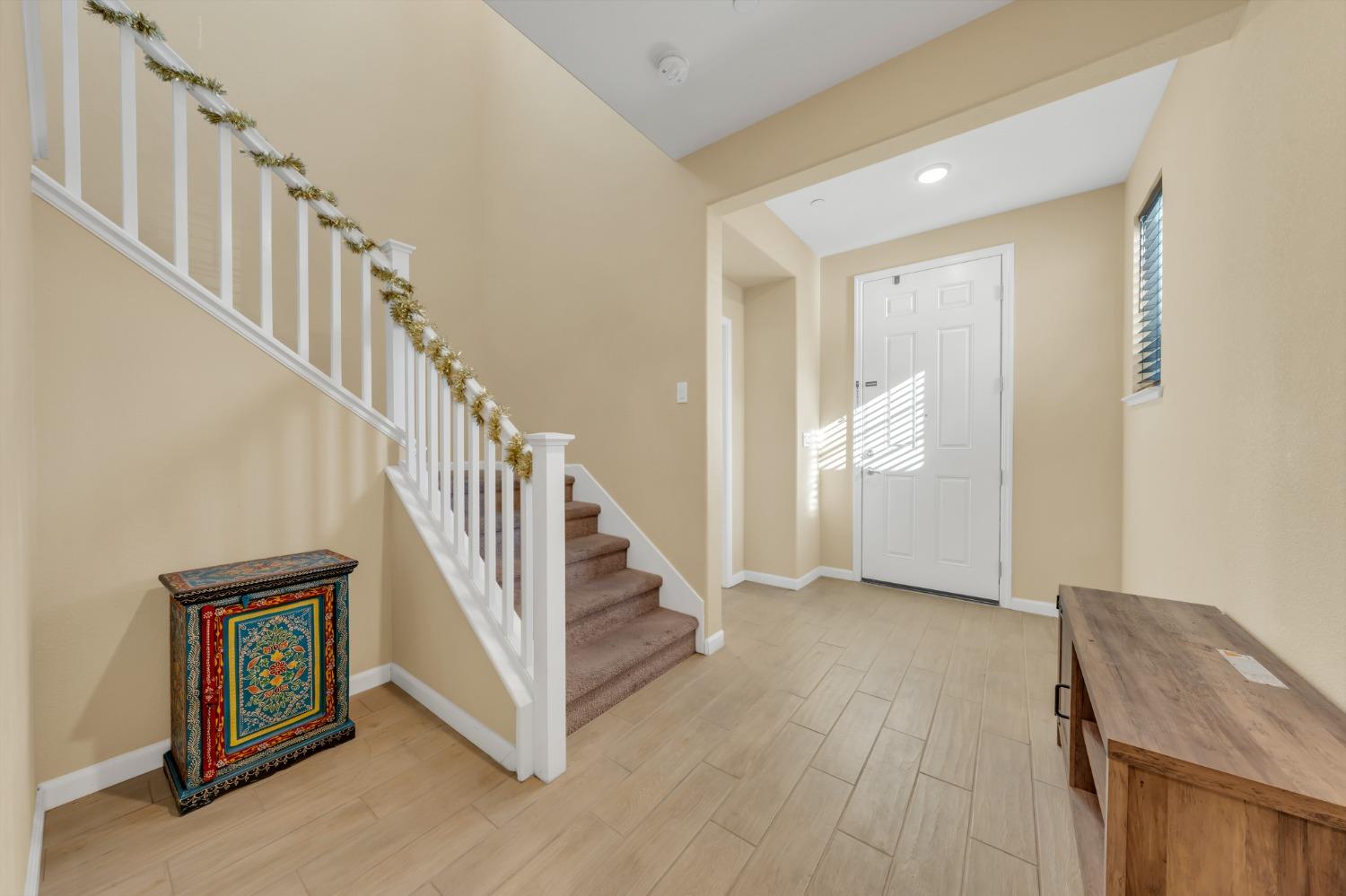 Detail Gallery Image 9 of 47 For 7824 Messara Way, Sacramento,  CA 95828 - 4 Beds | 3/1 Baths