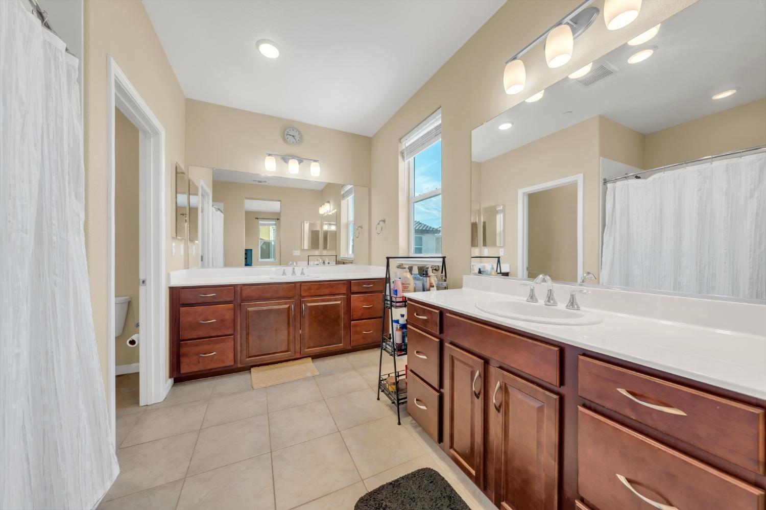 Detail Gallery Image 30 of 47 For 7824 Messara Way, Sacramento,  CA 95828 - 4 Beds | 3/1 Baths