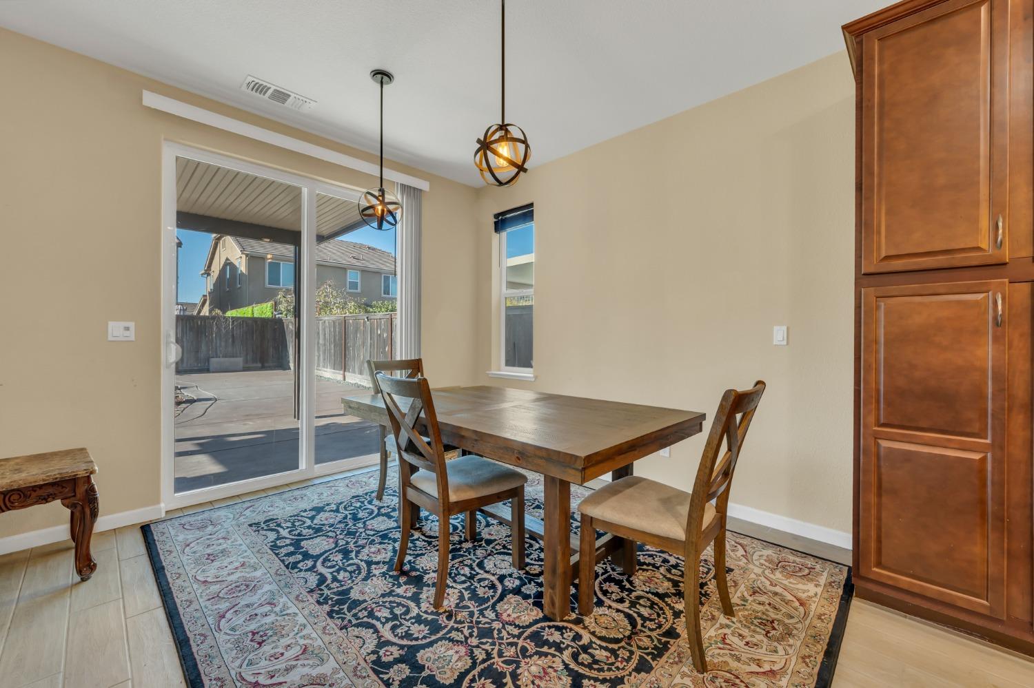 Detail Gallery Image 19 of 47 For 7824 Messara Way, Sacramento,  CA 95828 - 4 Beds | 3/1 Baths