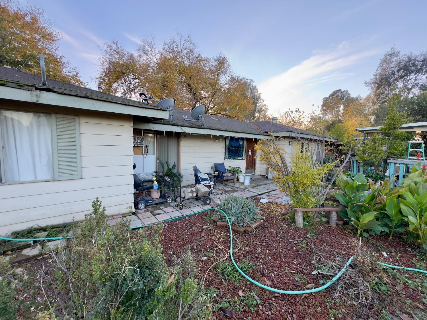 Detail Gallery Image 1 of 21 For 8233 Short Rd, Sacramento,  CA 95828 - 3 Beds | 2 Baths