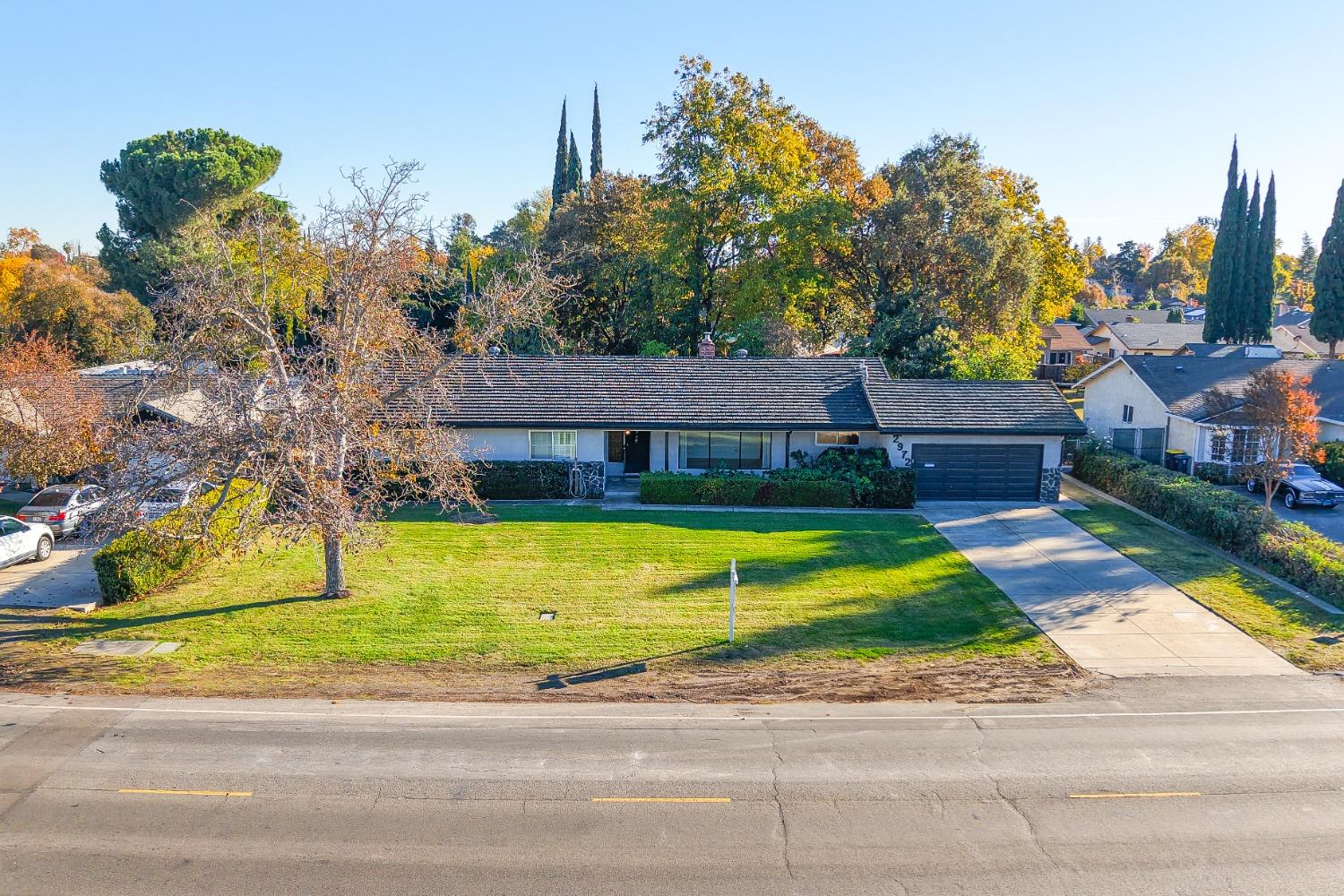 Detail Gallery Image 2 of 37 For 2972 Country Club Blvd, Stockton,  CA 95204 - 4 Beds | 2 Baths