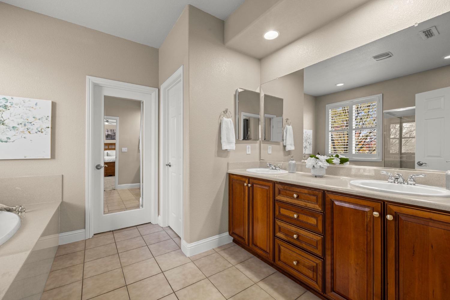 Detail Gallery Image 31 of 62 For 5015 Whistlers Bend Way, El Dorado Hills,  CA 95762 - 5 Beds | 4 Baths