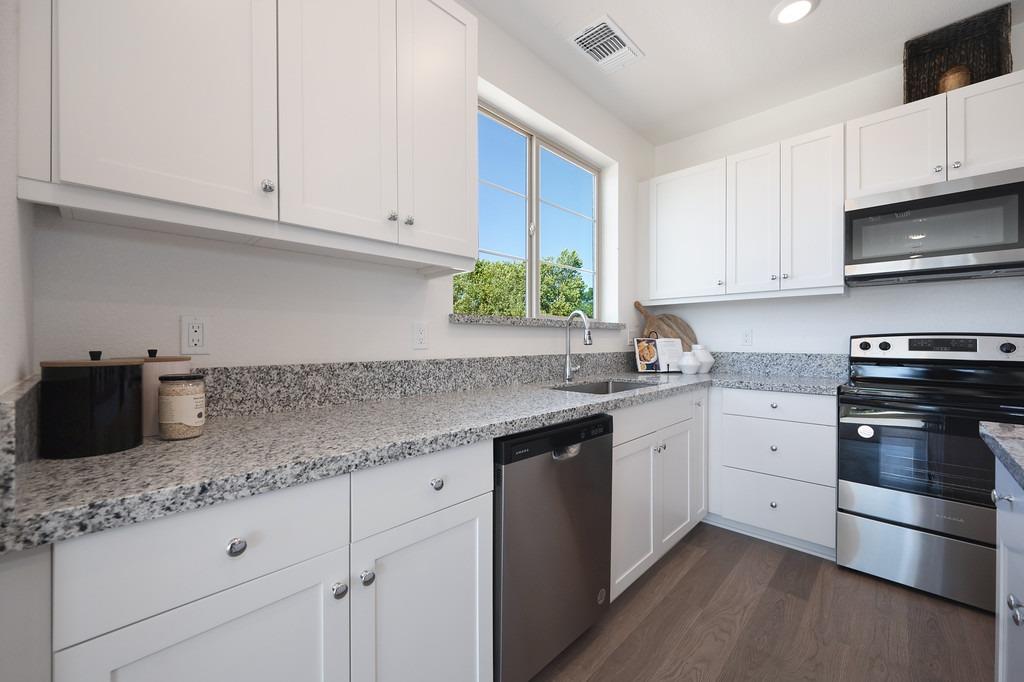 Detail Gallery Image 11 of 35 For 1725 Grand Breeze Ln #81,  Lincoln,  CA 95648 - 3 Beds | 2/1 Baths