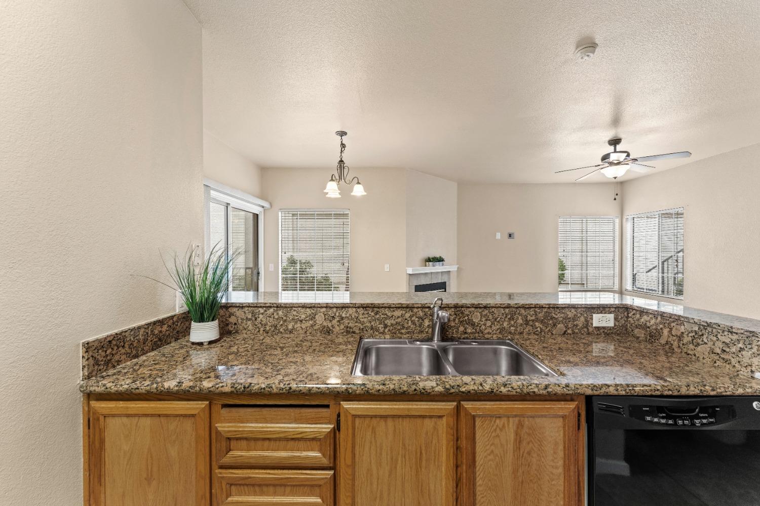 Detail Gallery Image 11 of 37 For 2303 Zephyr Cv #1092,  Rocklin,  CA 95677 - 2 Beds | 2 Baths