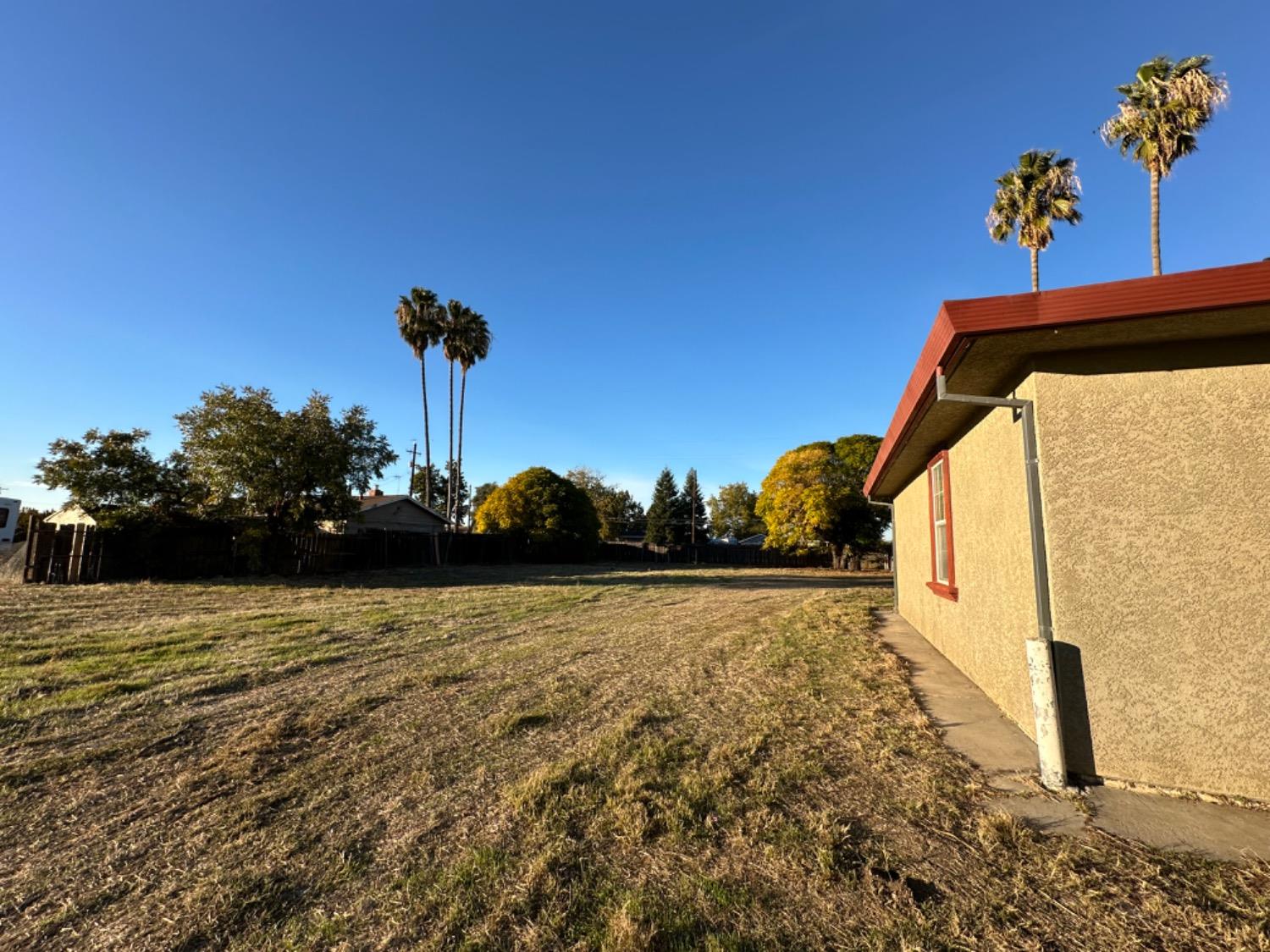 Detail Gallery Image 4 of 32 For 1664 Tudor Rd, Yuba City,  CA 95993 - 4 Beds | 2 Baths