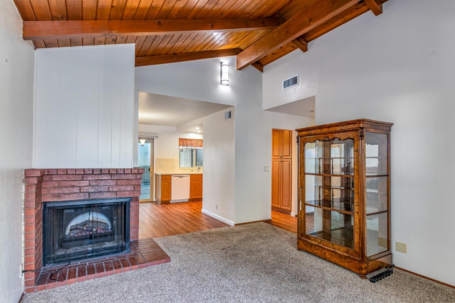 Detail Gallery Image 8 of 36 For 5807 Lonsdale Dr, Sacramento,  CA 95822 - 3 Beds | 2 Baths