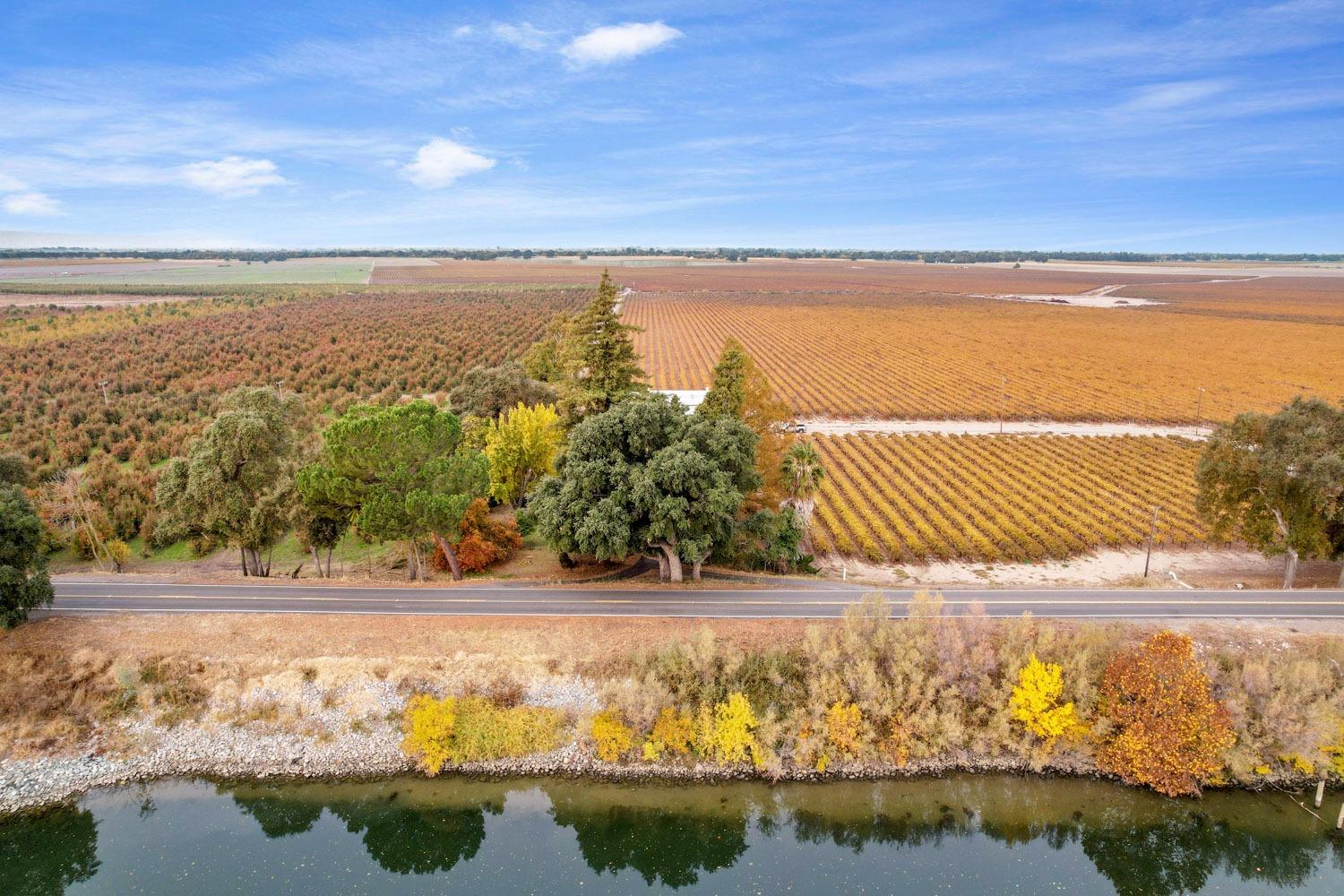 Detail Gallery Image 7 of 66 For 39670 S River Rd, Clarksburg,  CA 95612 - 5 Beds | 1/1 Baths