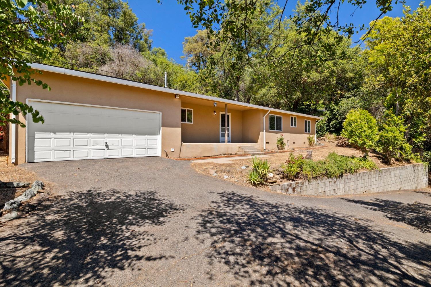 Detail Gallery Image 1 of 27 For 11124 Circle Dr, Jamestown,  CA 95327 - 3 Beds | 2 Baths