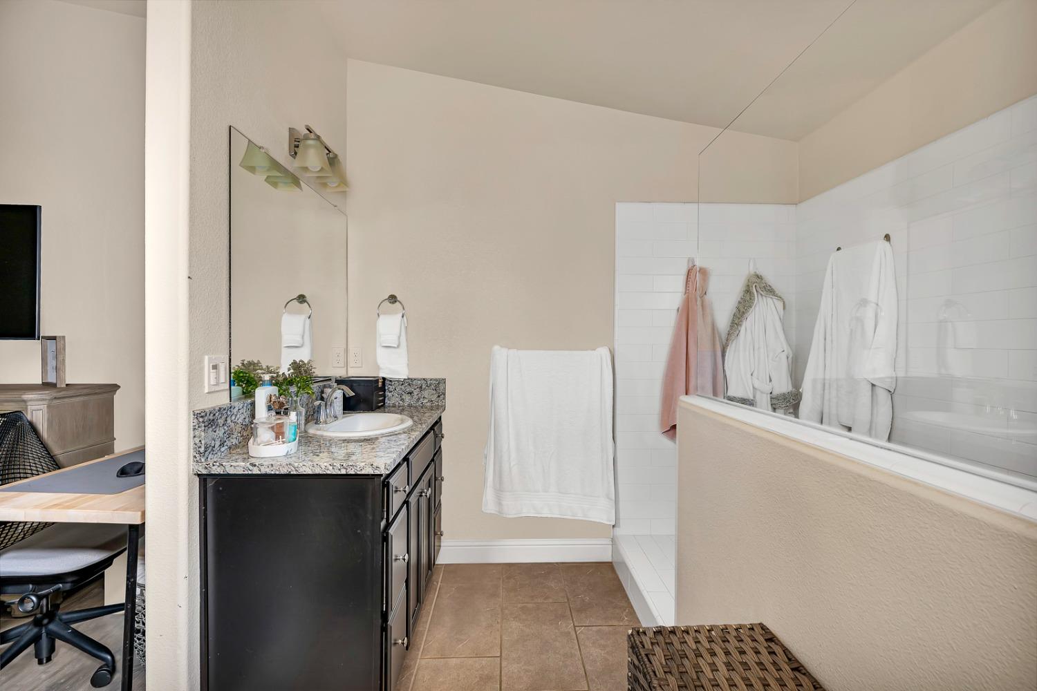 Detail Gallery Image 10 of 64 For 1765 Clearwater St, Tulare,  CA 93274 - 4 Beds | 2 Baths