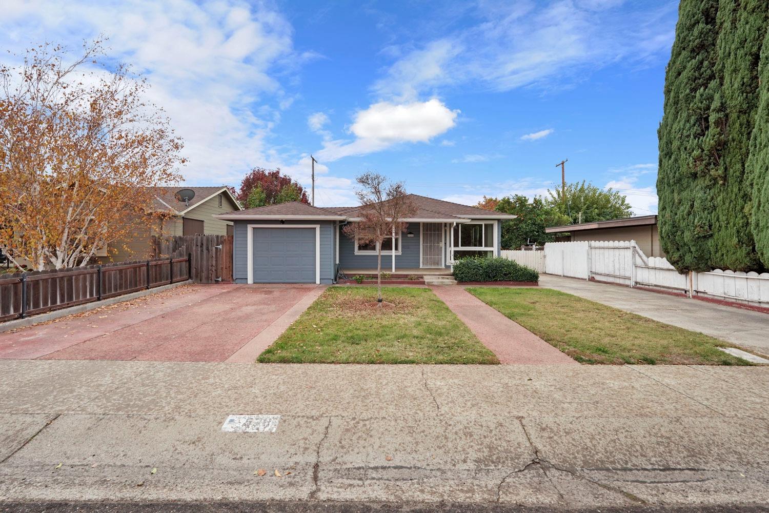 Detail Gallery Image 2 of 25 For 528 Ribier, Lodi,  CA 95240 - 3 Beds | 2 Baths