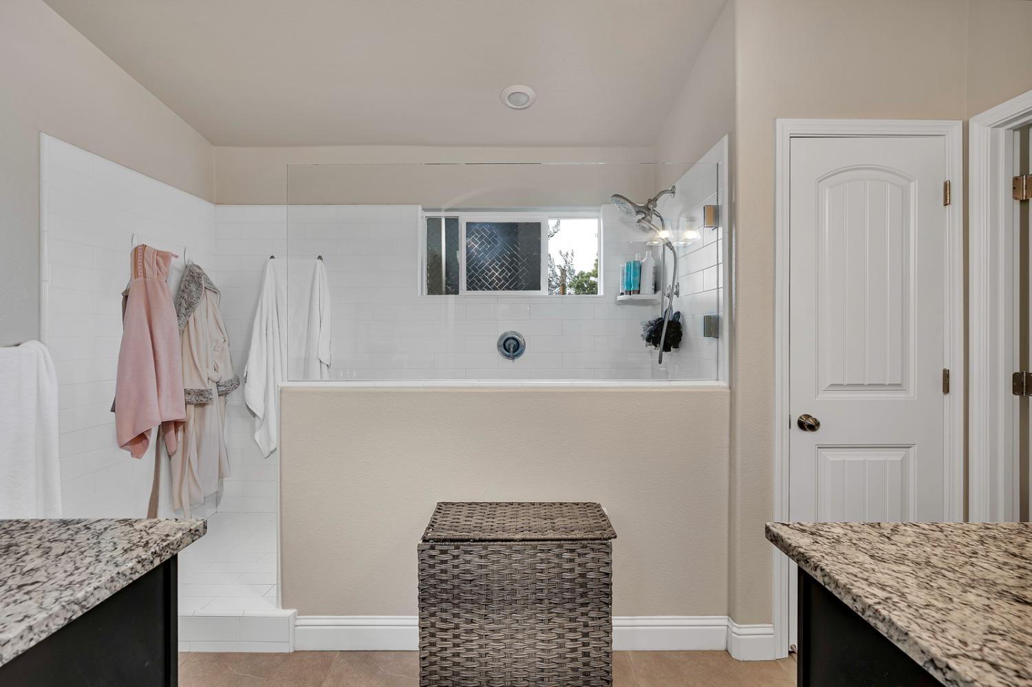 Detail Gallery Image 28 of 64 For 1765 Clearwater St, Tulare,  CA 93274 - 4 Beds | 2 Baths