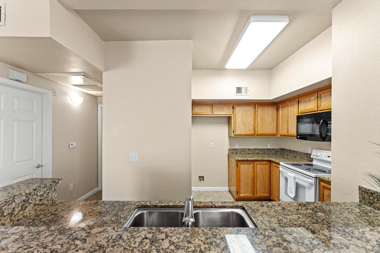 Detail Gallery Image 12 of 37 For 2303 Zephyr Cv #1092,  Rocklin,  CA 95677 - 2 Beds | 2 Baths