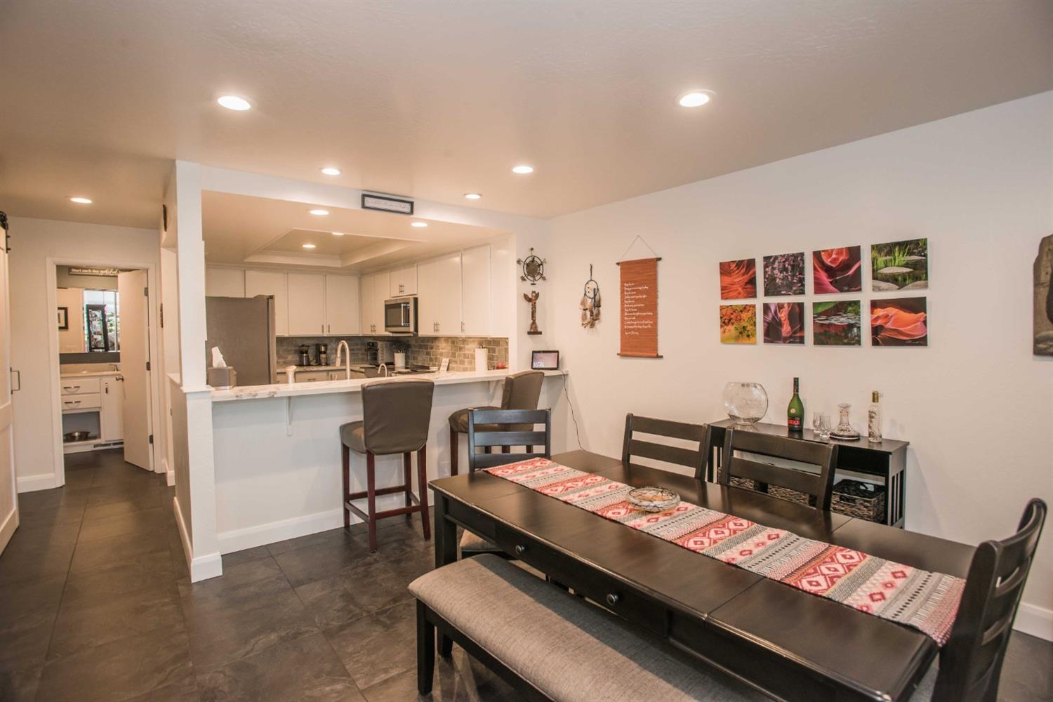 Detail Gallery Image 17 of 78 For 161 N Grant Ln, Folsom,  CA 95630 - 3 Beds | 2/1 Baths