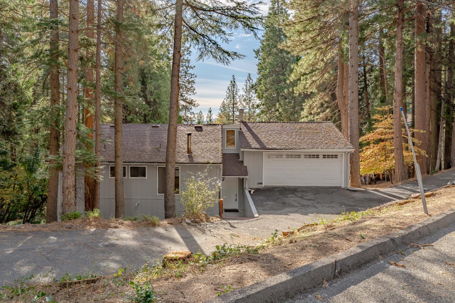 Detail Gallery Image 3 of 45 For 4363 Lakeridge Dr, Pollock Pines,  CA 95726 - 4 Beds | 2 Baths