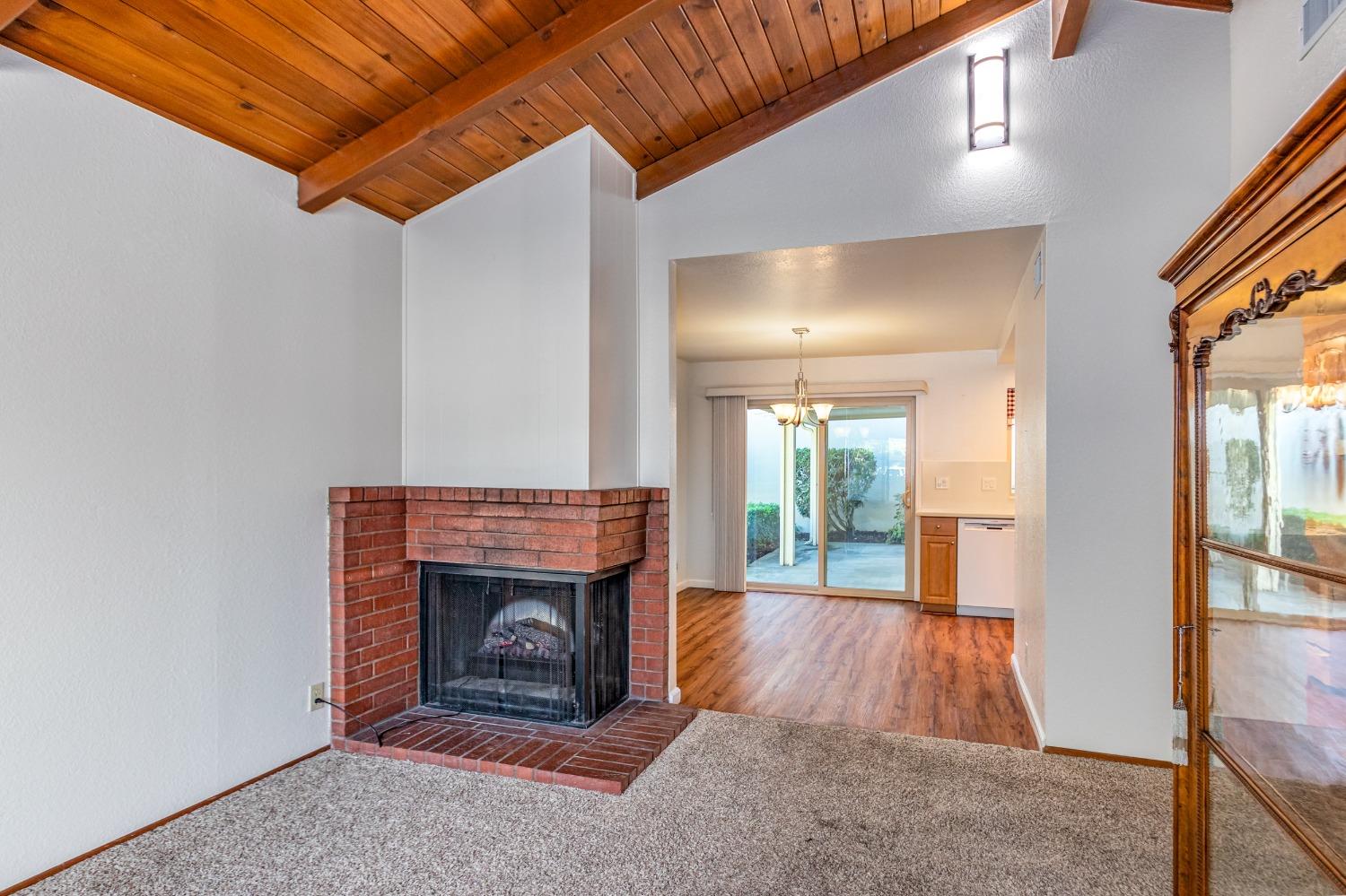 Detail Gallery Image 9 of 36 For 5807 Lonsdale Dr, Sacramento,  CA 95822 - 3 Beds | 2 Baths