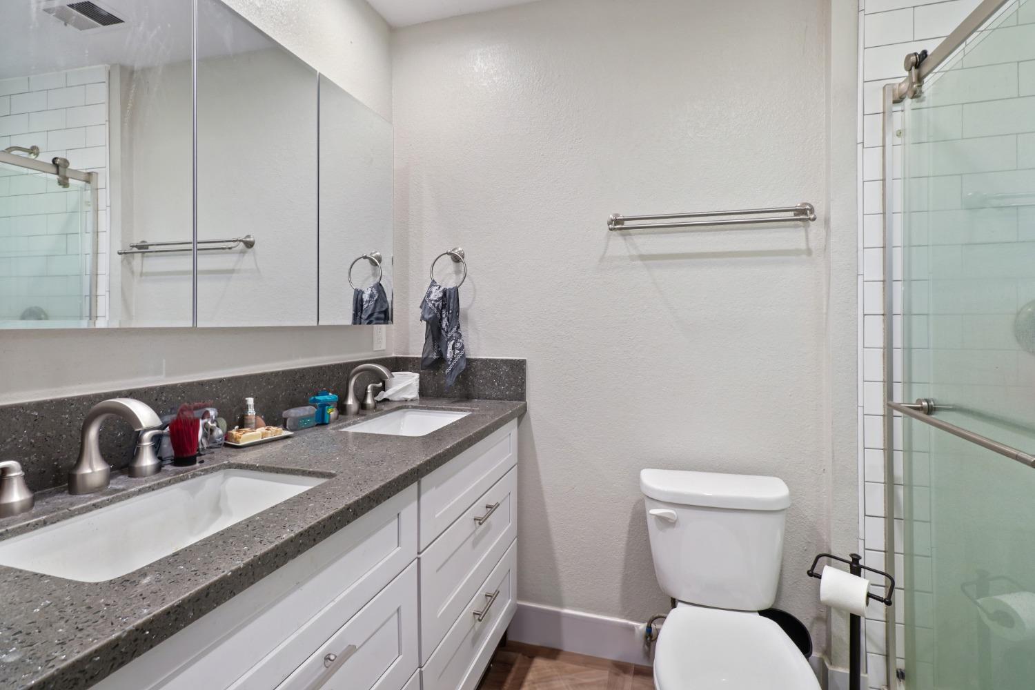 Detail Gallery Image 12 of 24 For 2446 El Lujo Way, Rancho Cordova,  CA 95670 - 3 Beds | 2 Baths