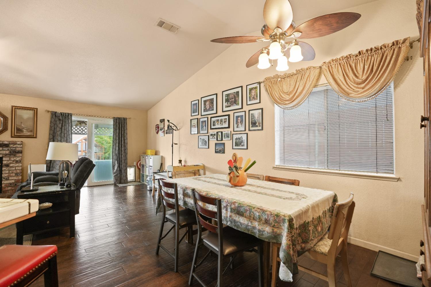 Detail Gallery Image 9 of 25 For 1609 Charlottesville Ln, Ceres,  CA 95307 - 3 Beds | 2 Baths