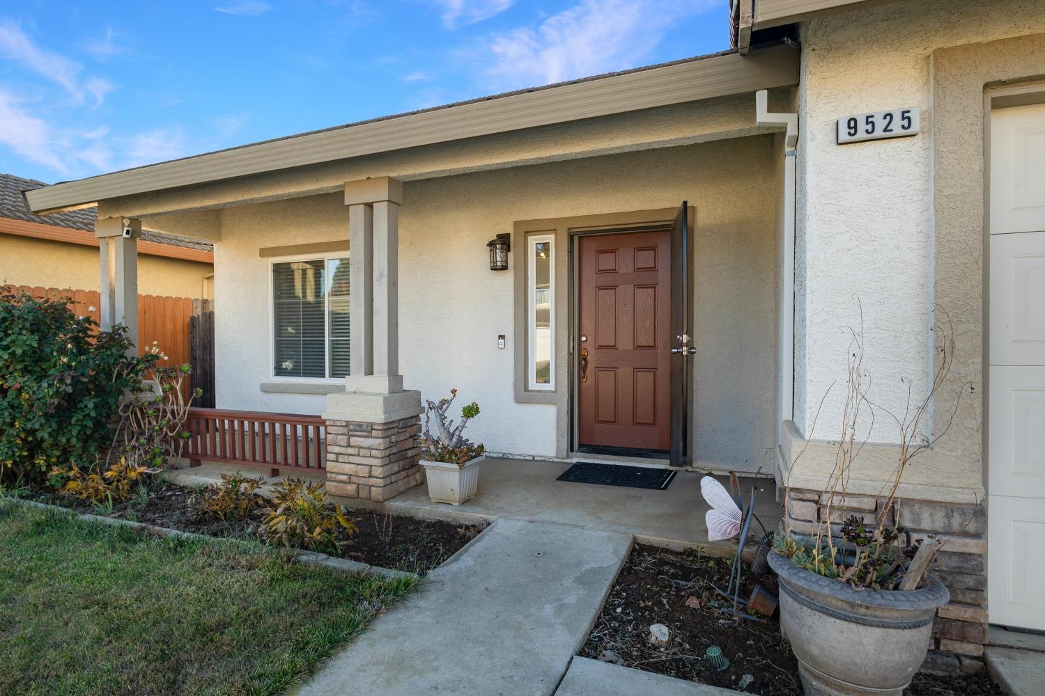 Detail Gallery Image 6 of 70 For 9525 Conda Way, Elk Grove,  CA 95624 - 4 Beds | 3 Baths