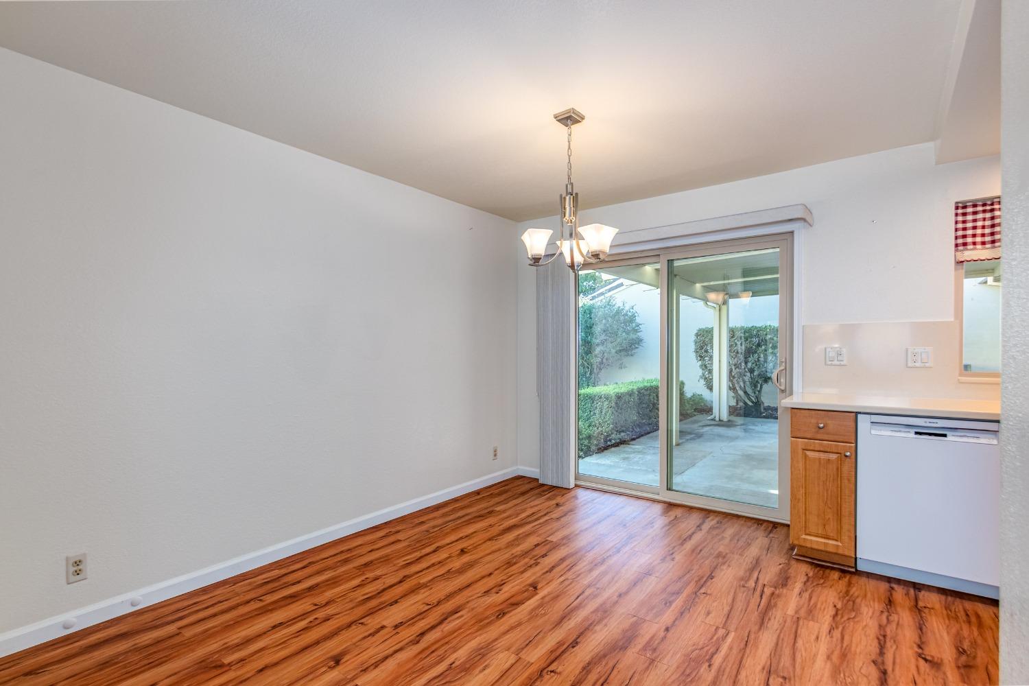 Detail Gallery Image 11 of 36 For 5807 Lonsdale Dr, Sacramento,  CA 95822 - 3 Beds | 2 Baths