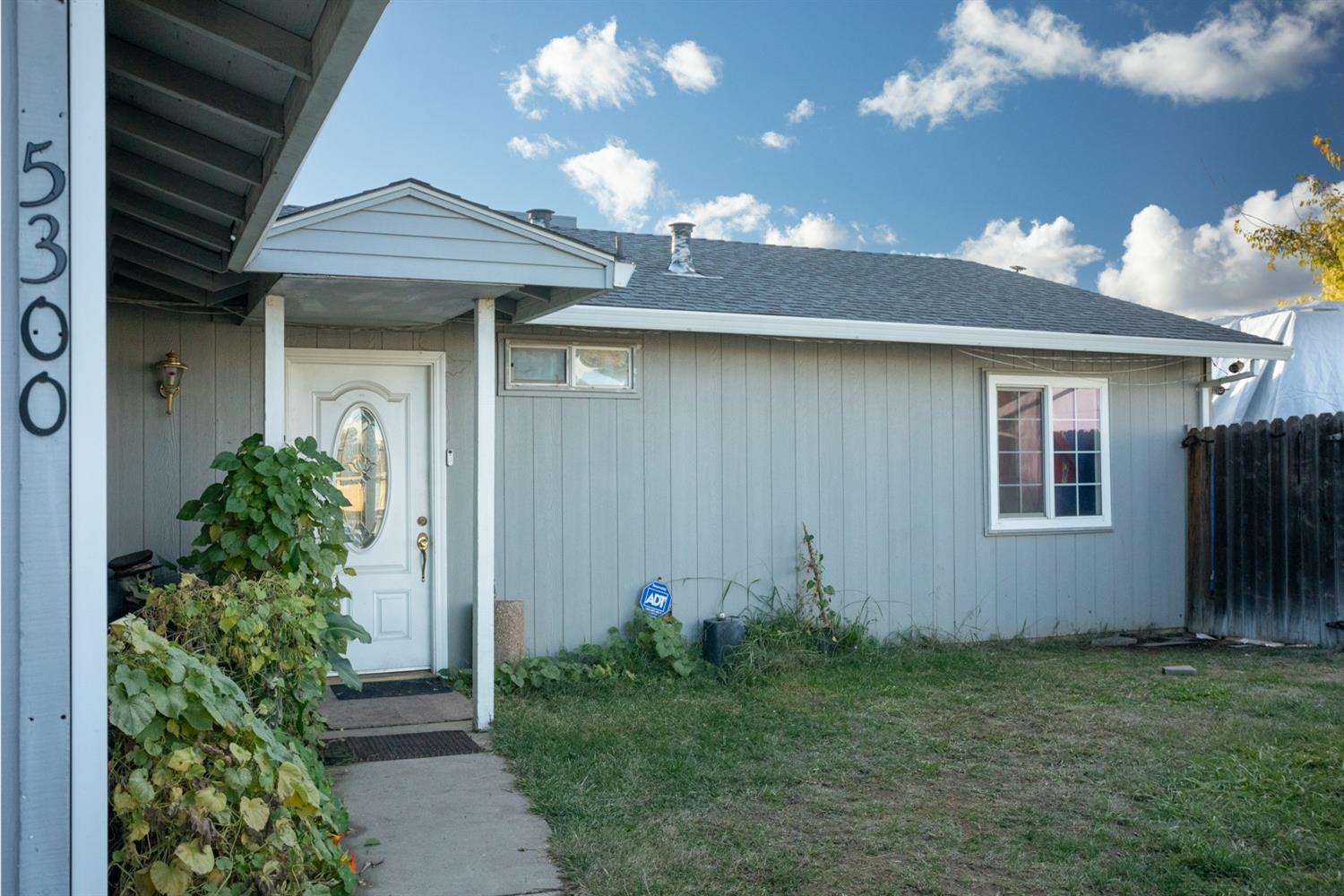 Detail Gallery Image 3 of 30 For 5300 Acacia Way, Olivehurst,  CA 95961 - 3 Beds | 2 Baths