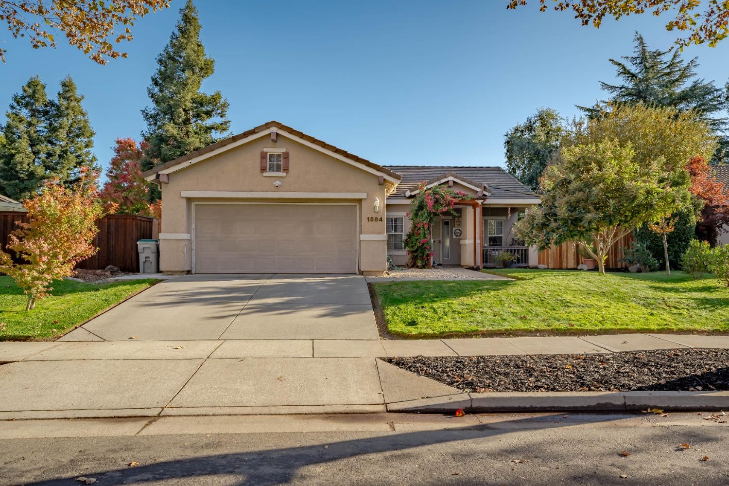 Detail Gallery Image 1 of 46 For 1584 Gateway Dr, West Sacramento,  CA 95691 - 3 Beds | 2 Baths