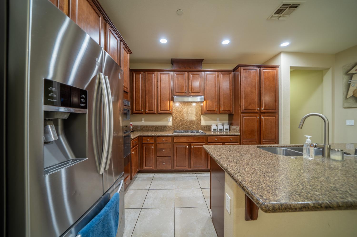 Detail Gallery Image 13 of 32 For 7909 Maiss Way, Elk Grove,  CA 95757 - 4 Beds | 2 Baths