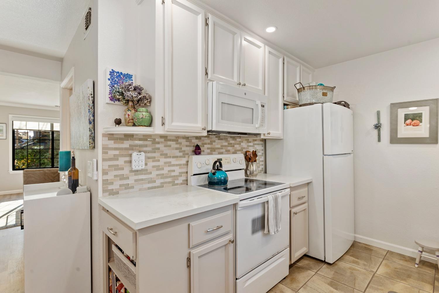 Detail Gallery Image 6 of 19 For 2497 Merrychase Dr #12,  Cameron Park,  CA 95682 - 2 Beds | 2/1 Baths