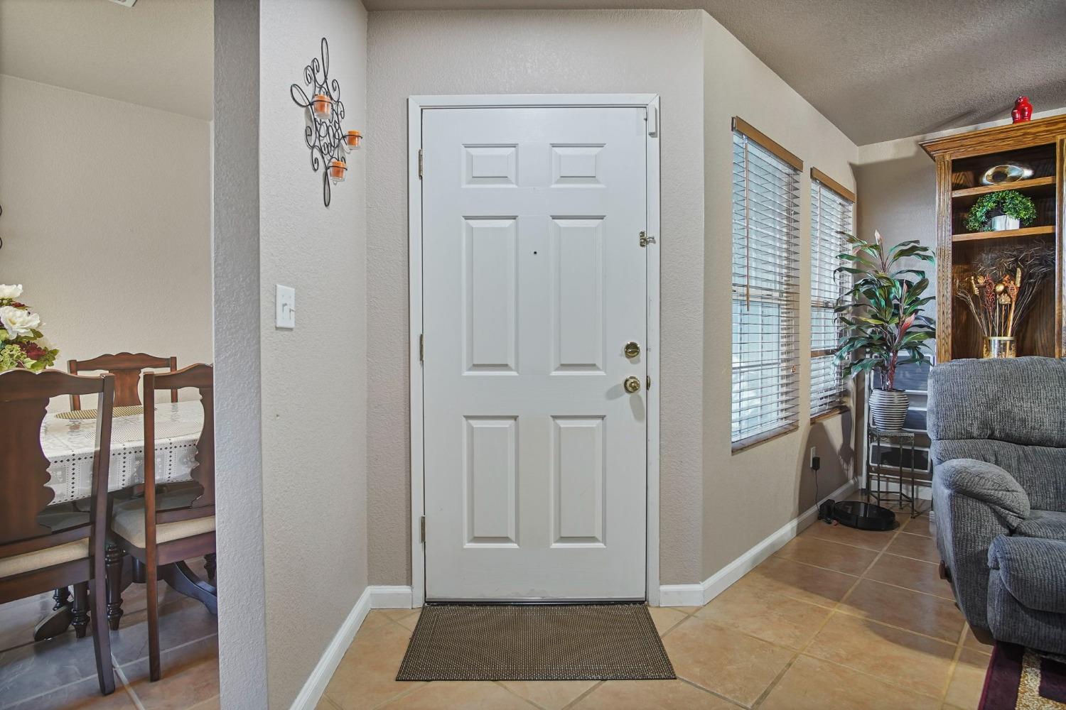 Detail Gallery Image 10 of 28 For 881 Emily St, Turlock,  CA 95380 - 4 Beds | 2 Baths