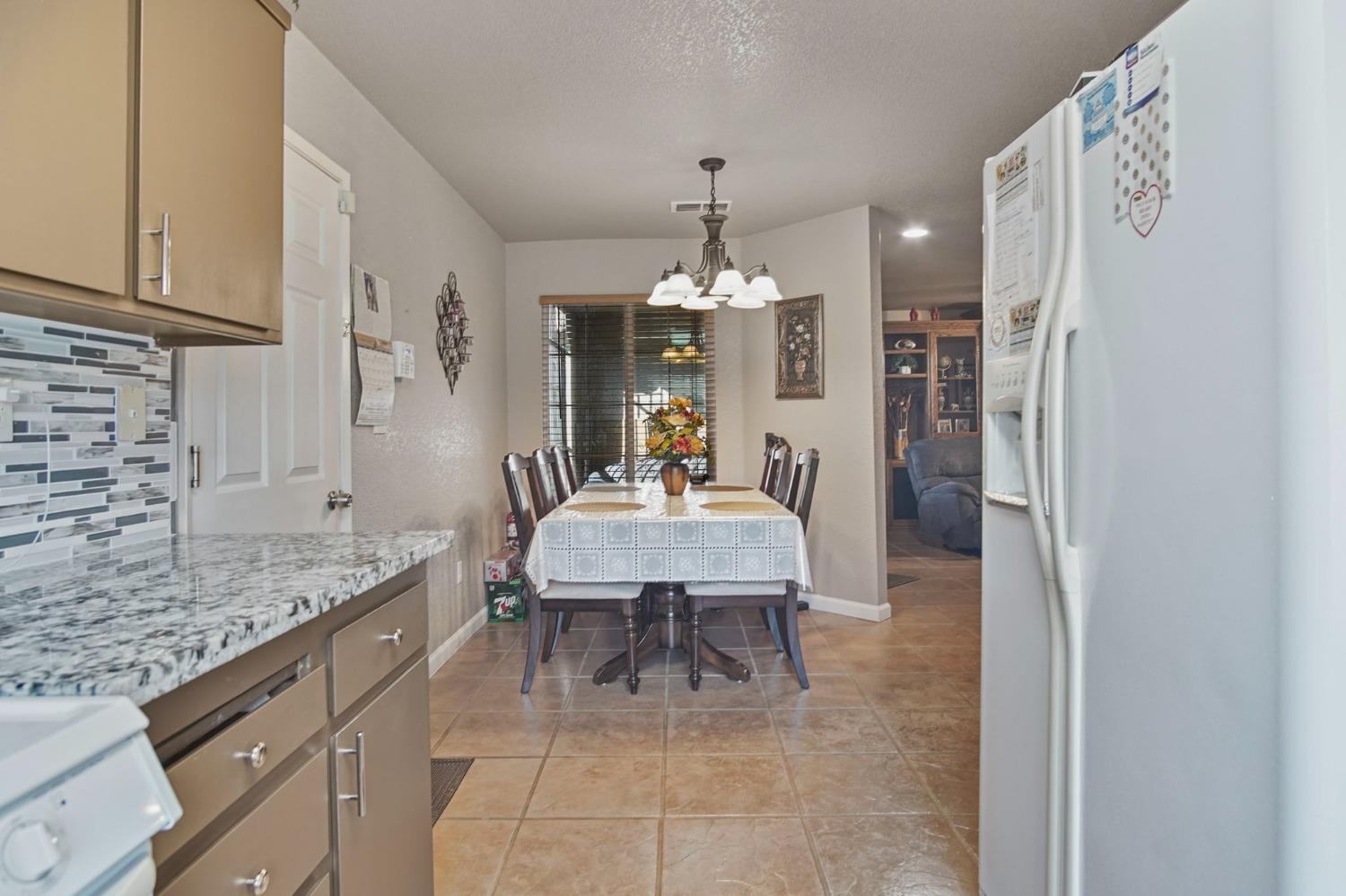 Detail Gallery Image 14 of 28 For 881 Emily St, Turlock,  CA 95380 - 4 Beds | 2 Baths