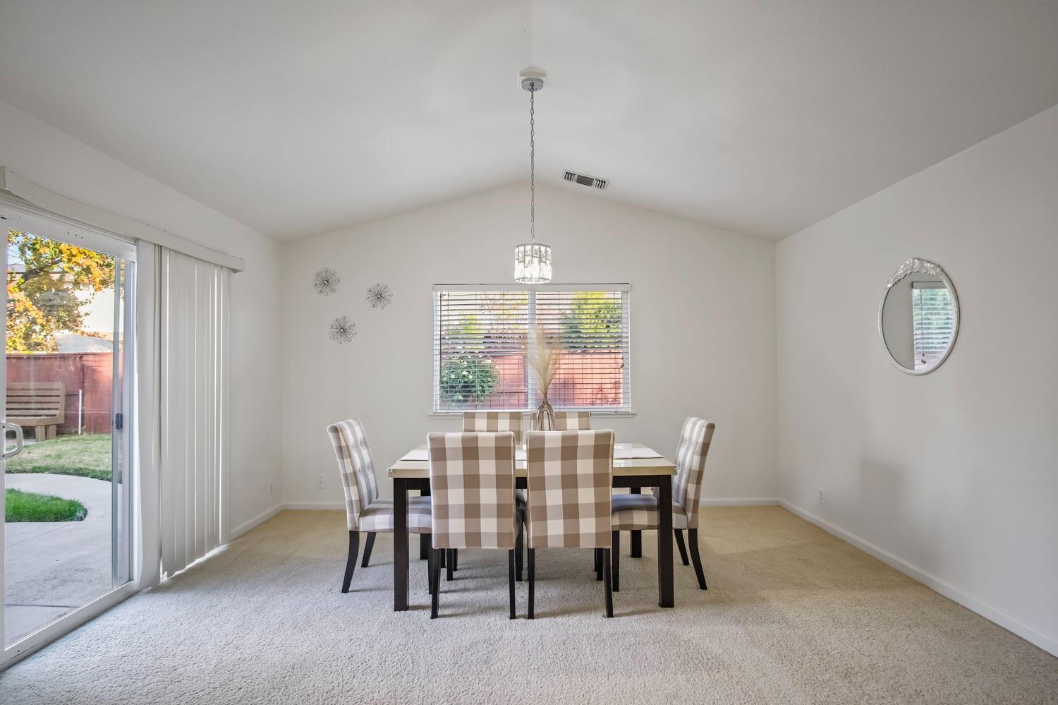 Detail Gallery Image 13 of 37 For 2220 Rose Ave, Modesto,  CA 95355 - 3 Beds | 2 Baths