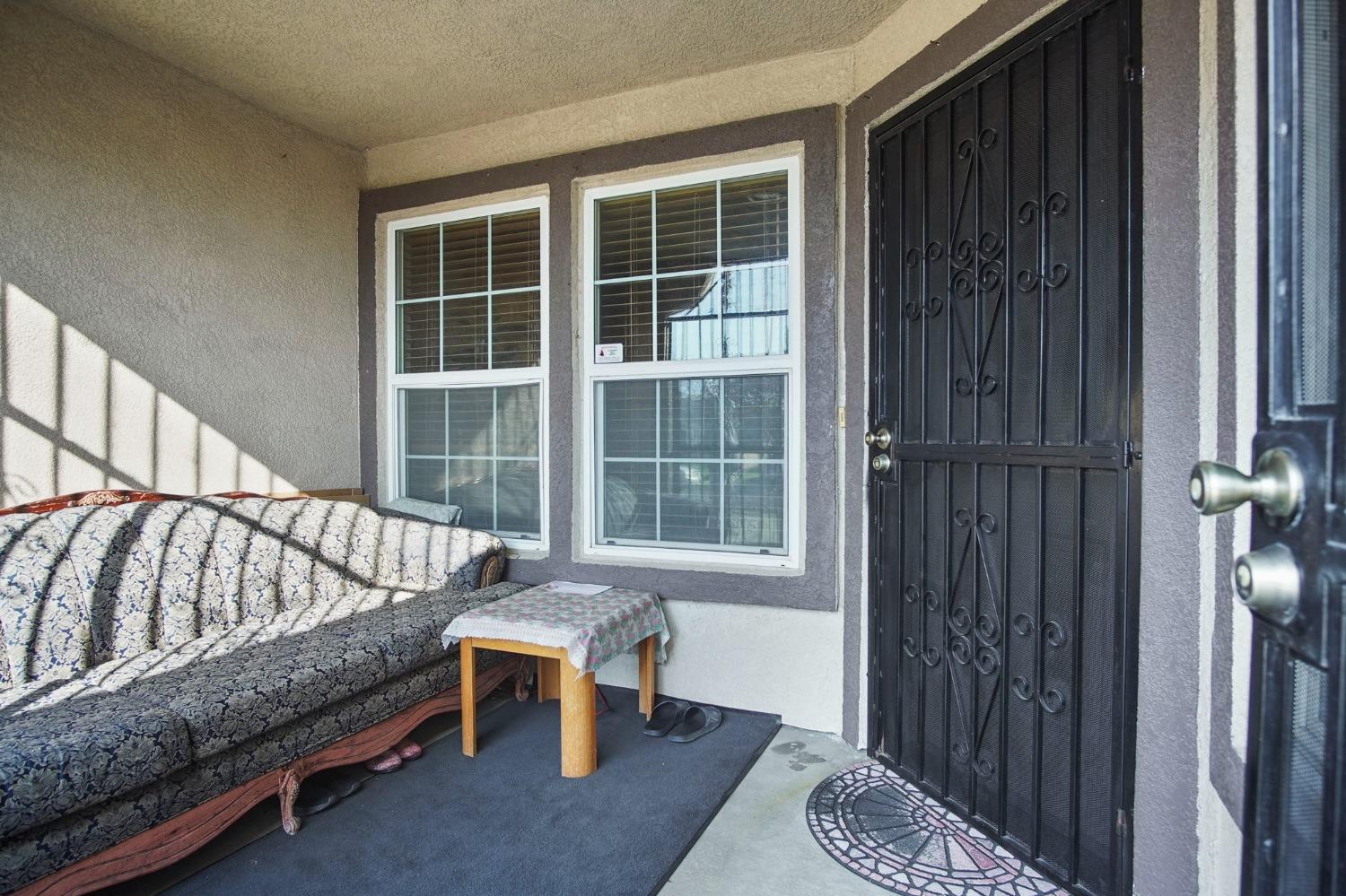 Detail Gallery Image 4 of 28 For 881 Emily St, Turlock,  CA 95380 - 4 Beds | 2 Baths