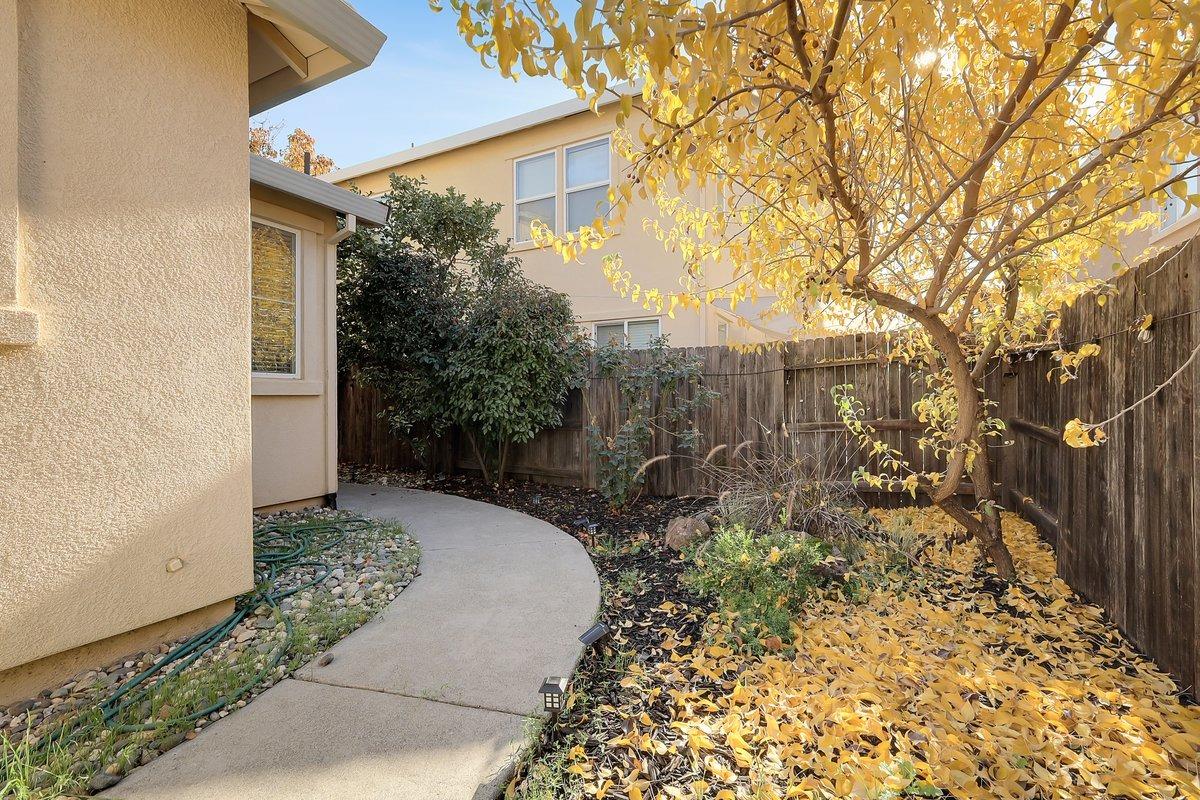 Detail Gallery Image 35 of 38 For 925 Courtyards Loop, Lincoln,  CA 95648 - 3 Beds | 2/1 Baths