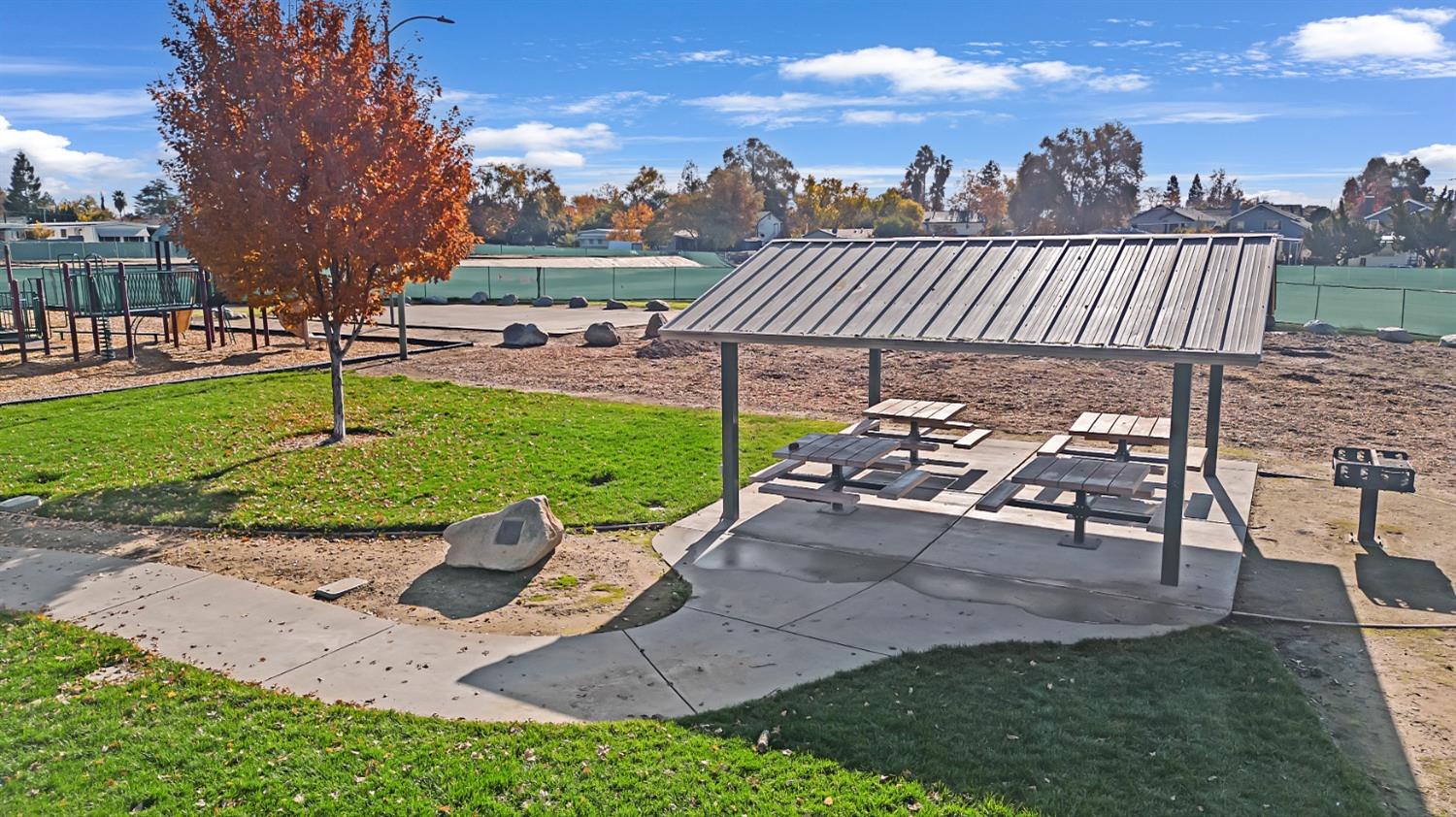 Detail Gallery Image 6 of 40 For 541 Vandenberg Cir, Roseville,  CA 95747 - 3 Beds | 2/1 Baths