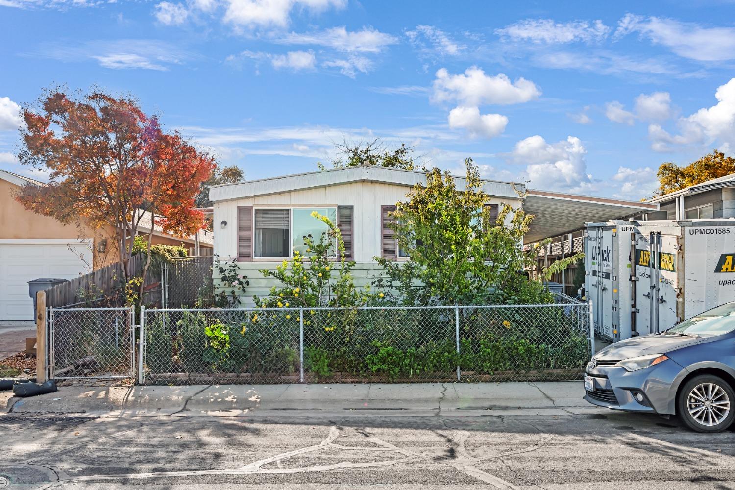 Detail Gallery Image 1 of 40 For 541 Vandenberg Cir, Roseville,  CA 95747 - 3 Beds | 2/1 Baths