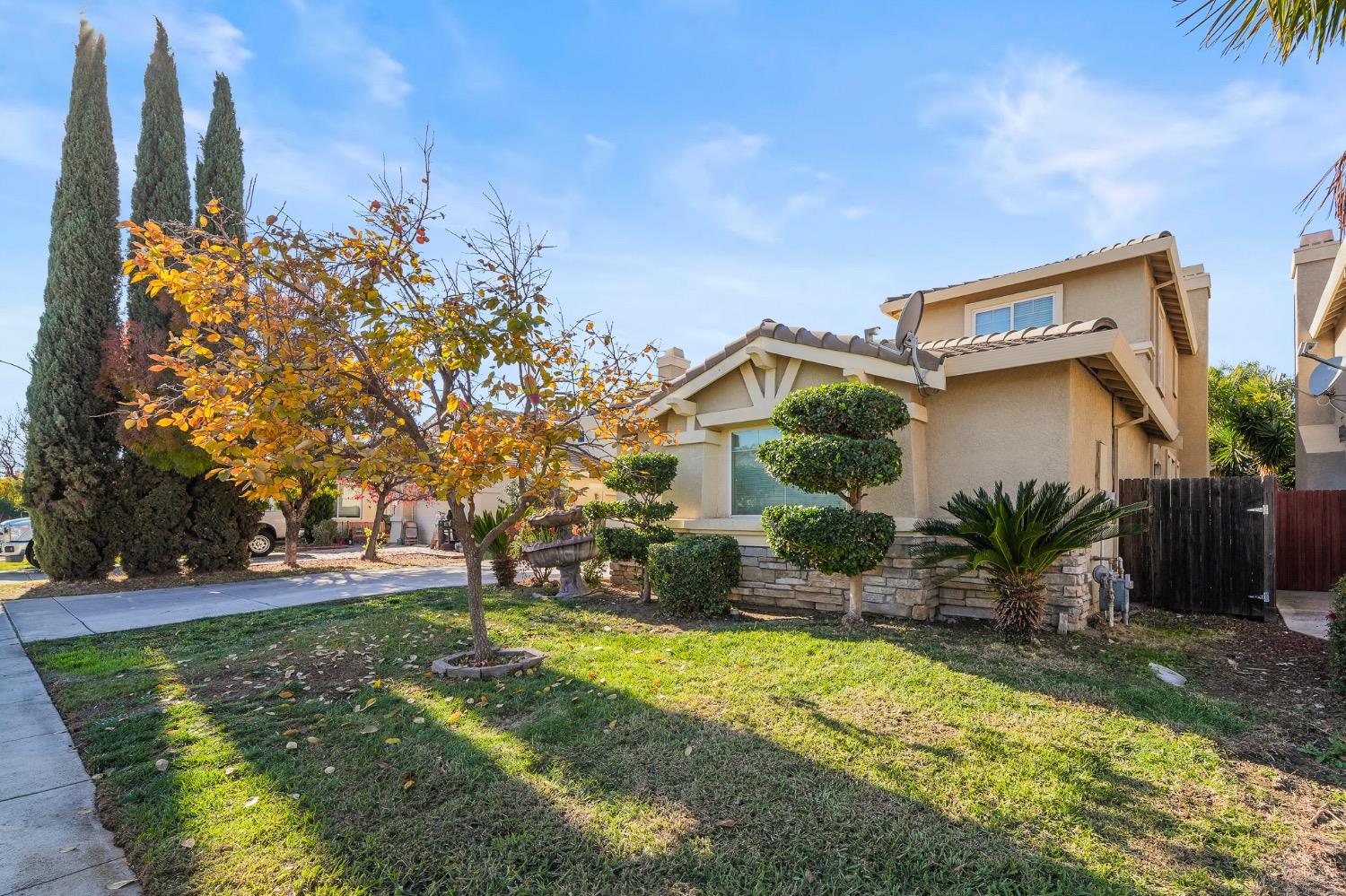 Detail Gallery Image 4 of 46 For 777 Yellowstone Ct, Tracy,  CA 95377 - 5 Beds | 3 Baths