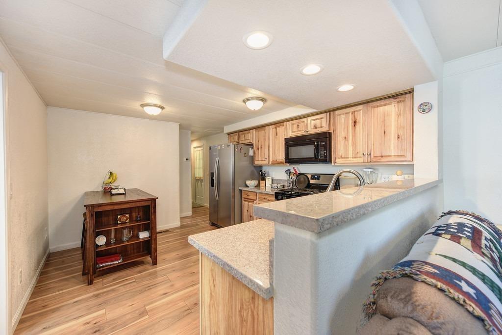 Detail Gallery Image 6 of 29 For 1605 Grass Valley Hwy, Auburn,  CA 95603 - 2 Beds | 2 Baths