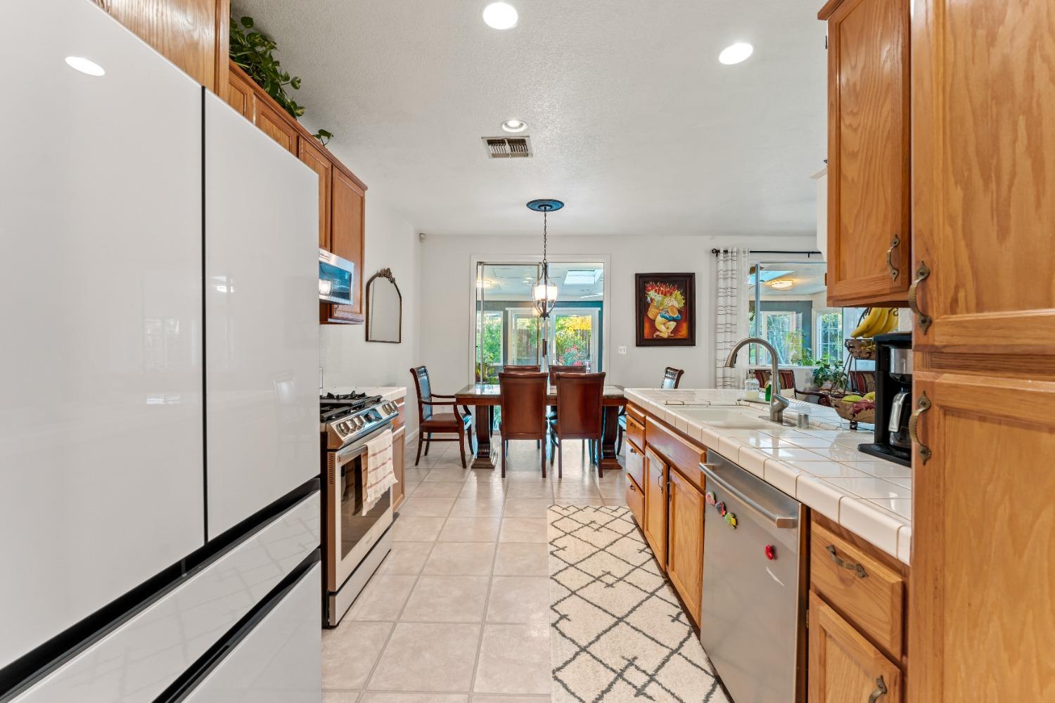 Detail Gallery Image 16 of 46 For 1584 Gateway Dr, West Sacramento,  CA 95691 - 3 Beds | 2 Baths