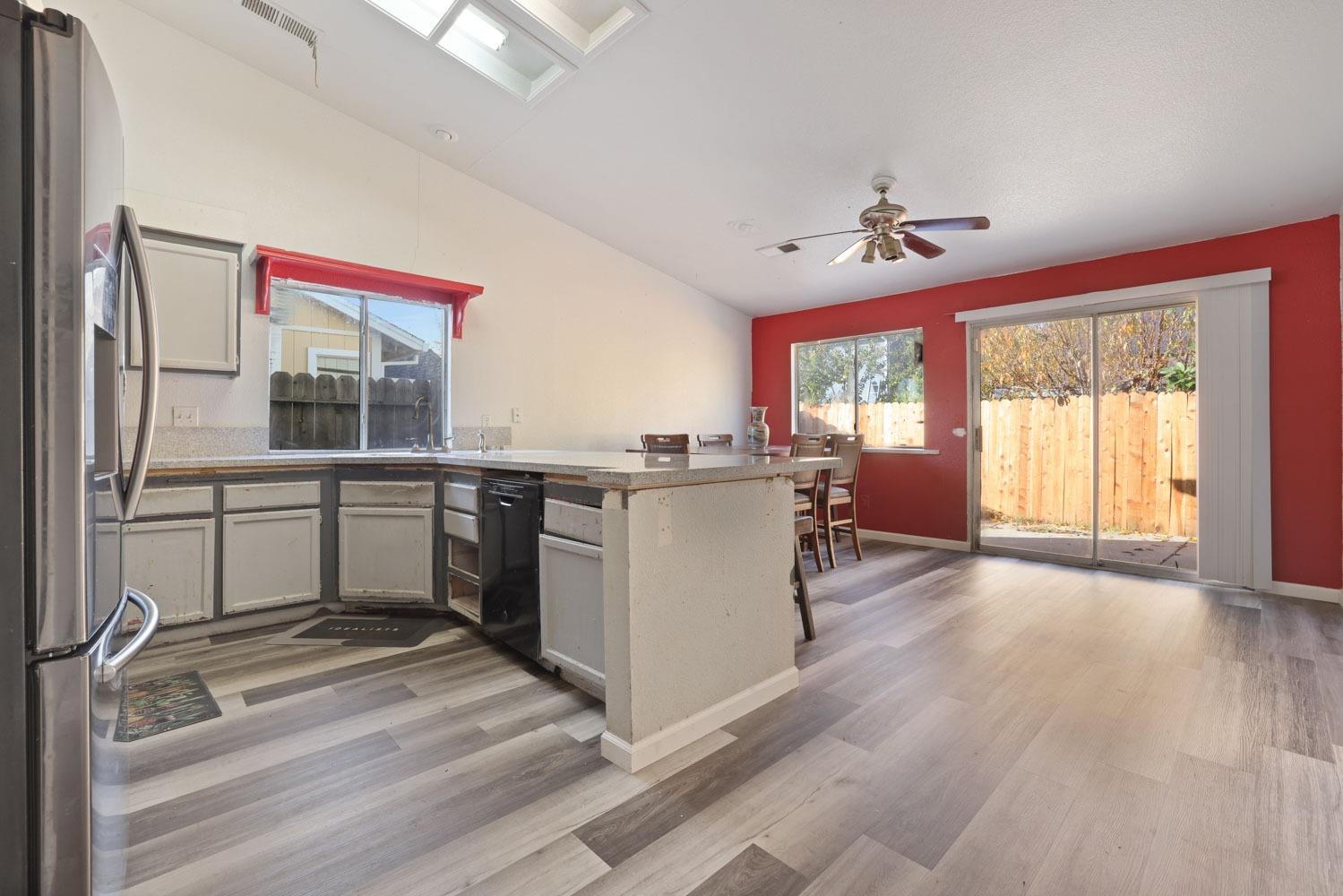 Detail Gallery Image 9 of 38 For 1539 Capitola Cir, Stockton,  CA 95206 - 4 Beds | 2 Baths