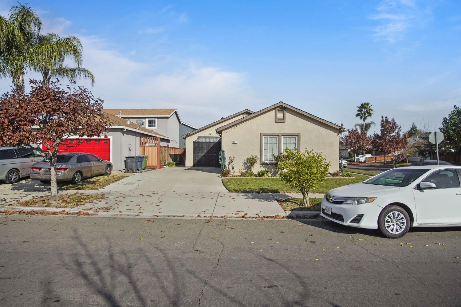 Detail Gallery Image 1 of 28 For 881 Emily St, Turlock,  CA 95380 - 4 Beds | 2 Baths