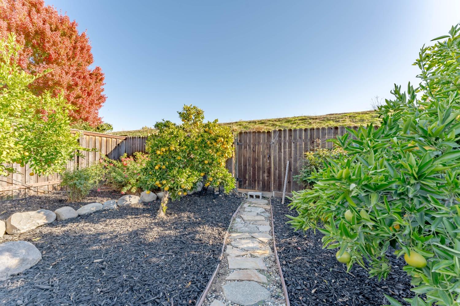 Detail Gallery Image 25 of 46 For 1584 Gateway Dr, West Sacramento,  CA 95691 - 3 Beds | 2 Baths