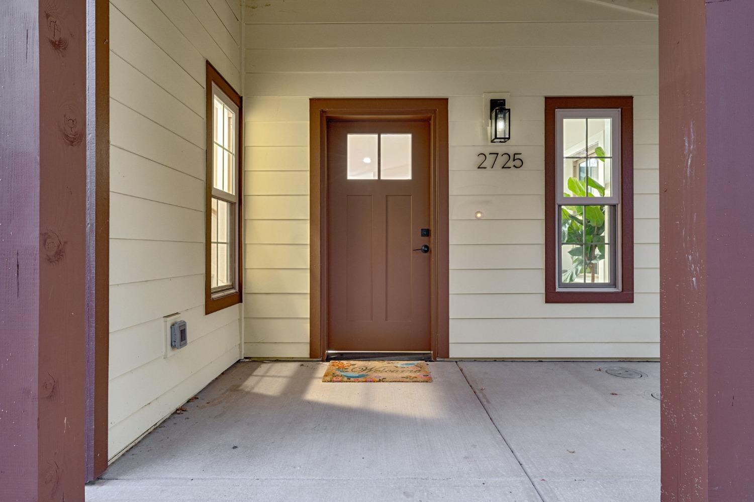 Detail Gallery Image 4 of 42 For 2725 Swanston Oaks Lane, Sacramento,  CA 95818 - 4 Beds | 2/1 Baths