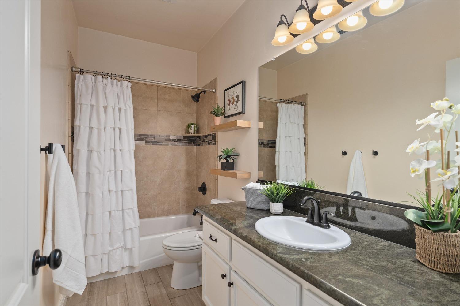 Detail Gallery Image 21 of 40 For 2832 E Beachcomber, Chico,  CA 95973 - 3 Beds | 2 Baths