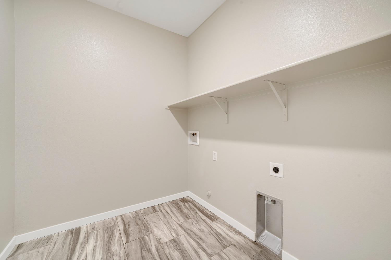 Detail Gallery Image 18 of 40 For 3075 Meadow Run Walk, Sacramento,  CA 95833 - 3 Beds | 2/1 Baths