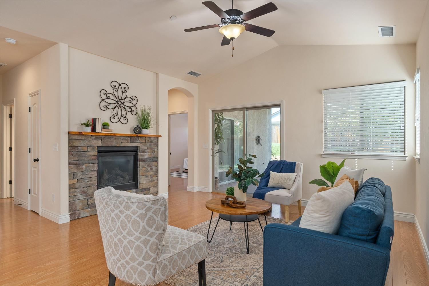 Detail Gallery Image 12 of 40 For 2832 E Beachcomber, Chico,  CA 95973 - 3 Beds | 2 Baths