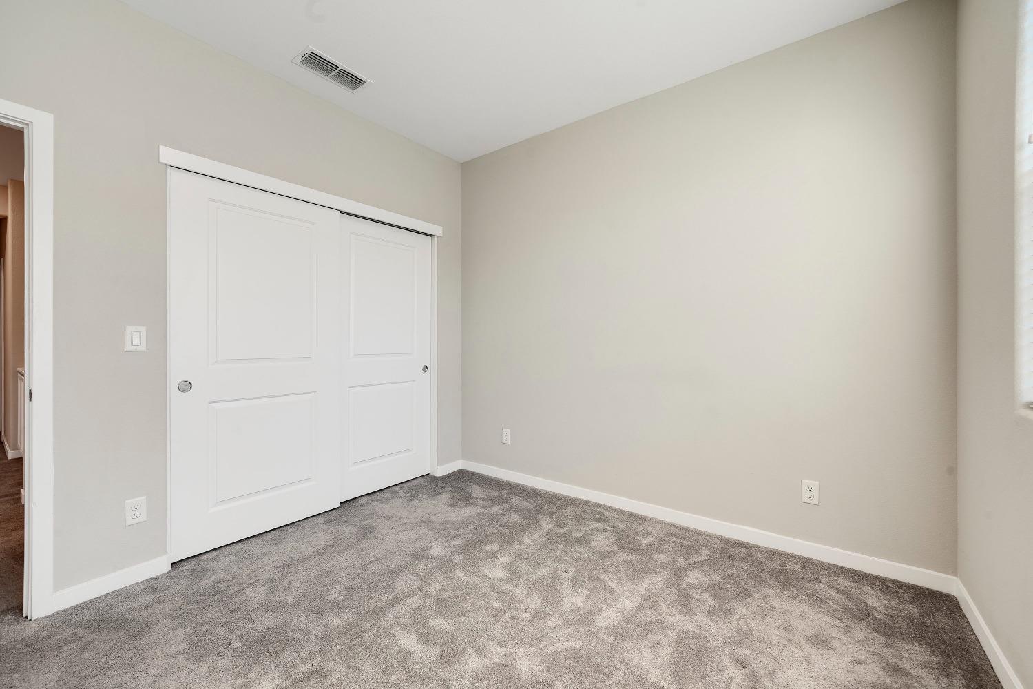 Detail Gallery Image 23 of 40 For 3075 Meadow Run Walk, Sacramento,  CA 95833 - 3 Beds | 2/1 Baths