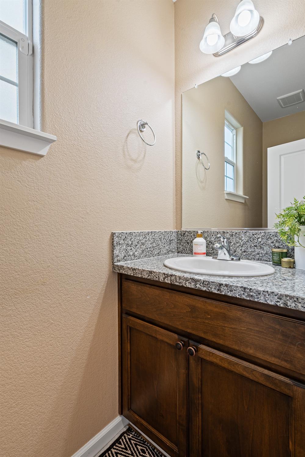 Detail Gallery Image 16 of 38 For 164 Ivy St, Roseville,  CA 95678 - 3 Beds | 2/1 Baths