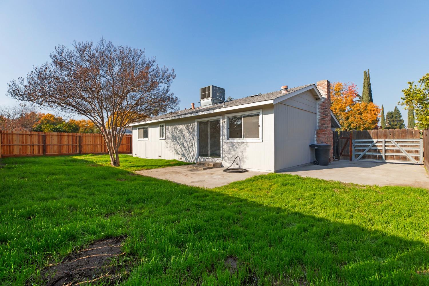 Detail Gallery Image 19 of 32 For 2004 Applegate Dr, Modesto,  CA 95350 - 3 Beds | 2 Baths