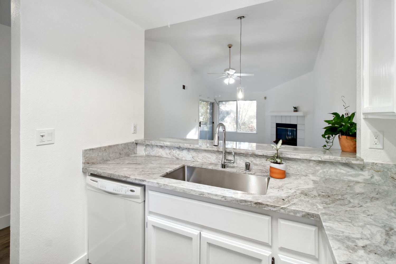 Detail Gallery Image 23 of 48 For 4830 Dover Ln #304,  Sacramento,  CA 95842 - 2 Beds | 2 Baths