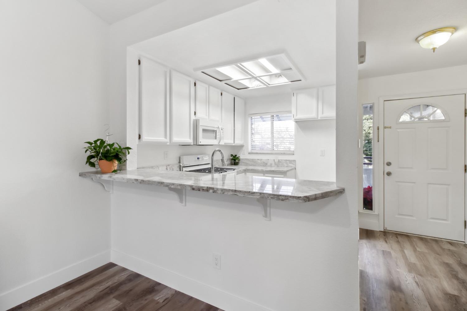 Detail Gallery Image 15 of 48 For 4830 Dover Ln #304,  Sacramento,  CA 95842 - 2 Beds | 2 Baths